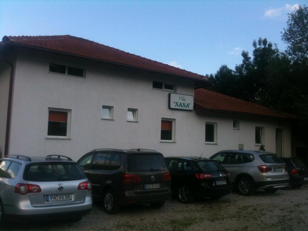 Villa Nana Kulen Vakuf Exterior foto