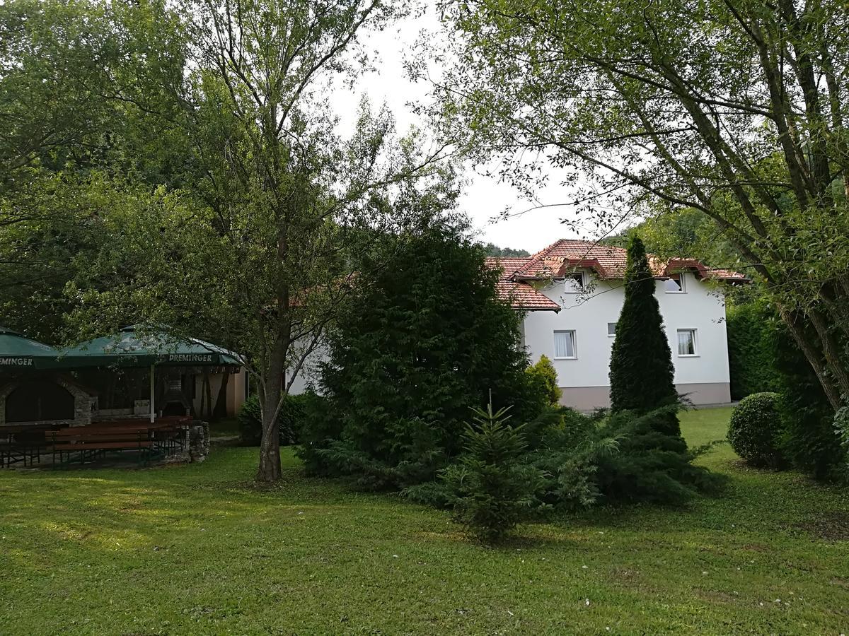 Villa Nana Kulen Vakuf Exterior foto
